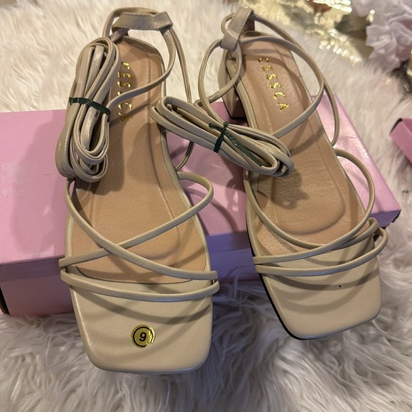 LACE UP SANDAL SIZE 9 NEW NEVER WORN - Picture 2 of 4